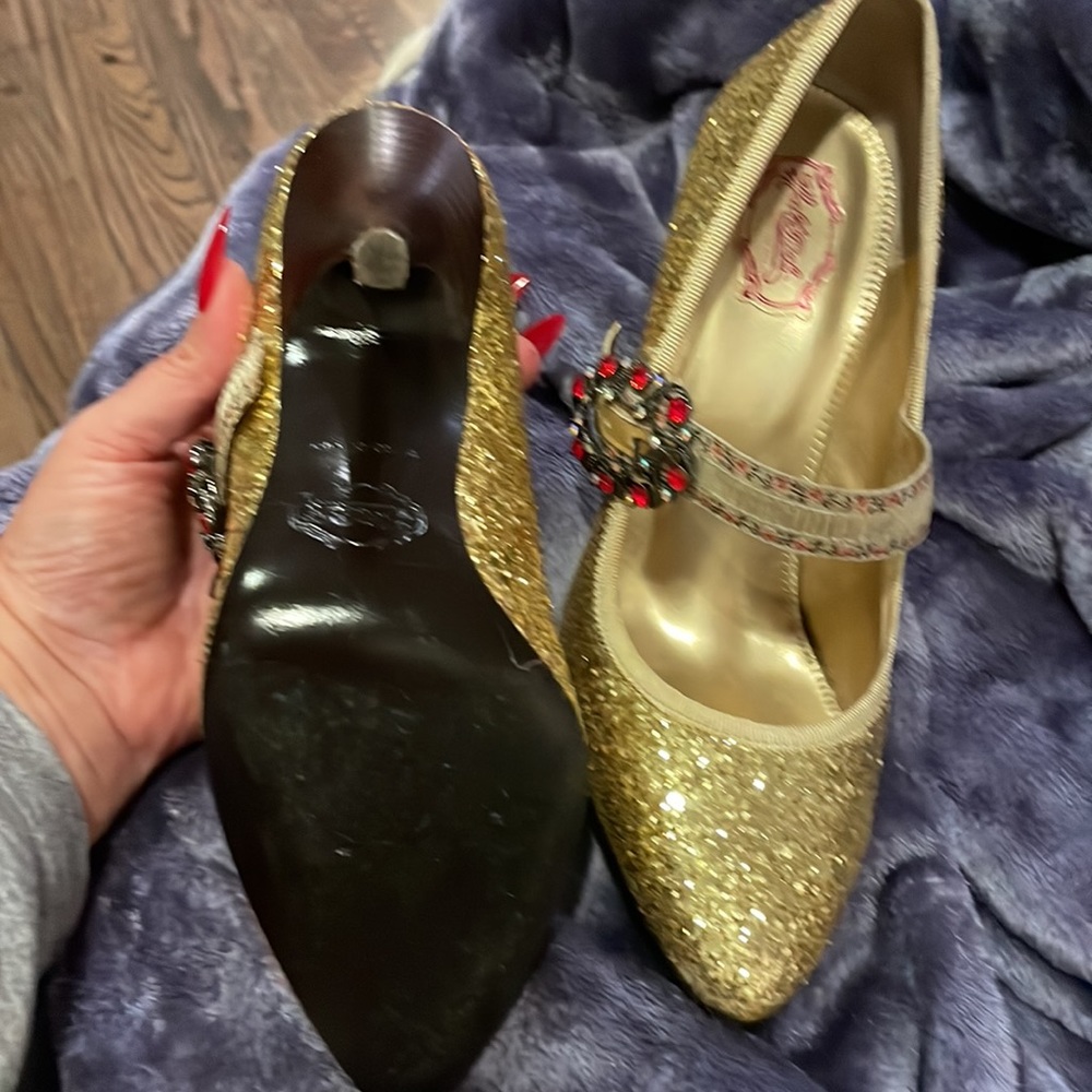 Gorgeous one of a kind shoes size 7 - Picture 6 of 7